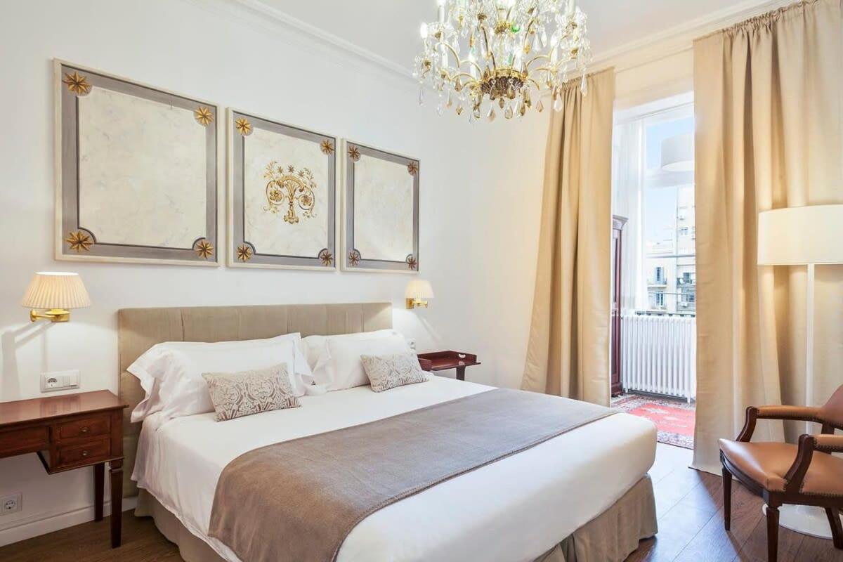 バルセロナCasa Batllo - Luxury Historic 4Bd 4Bth For 9 Guestsアパートメント エクステリア 写真